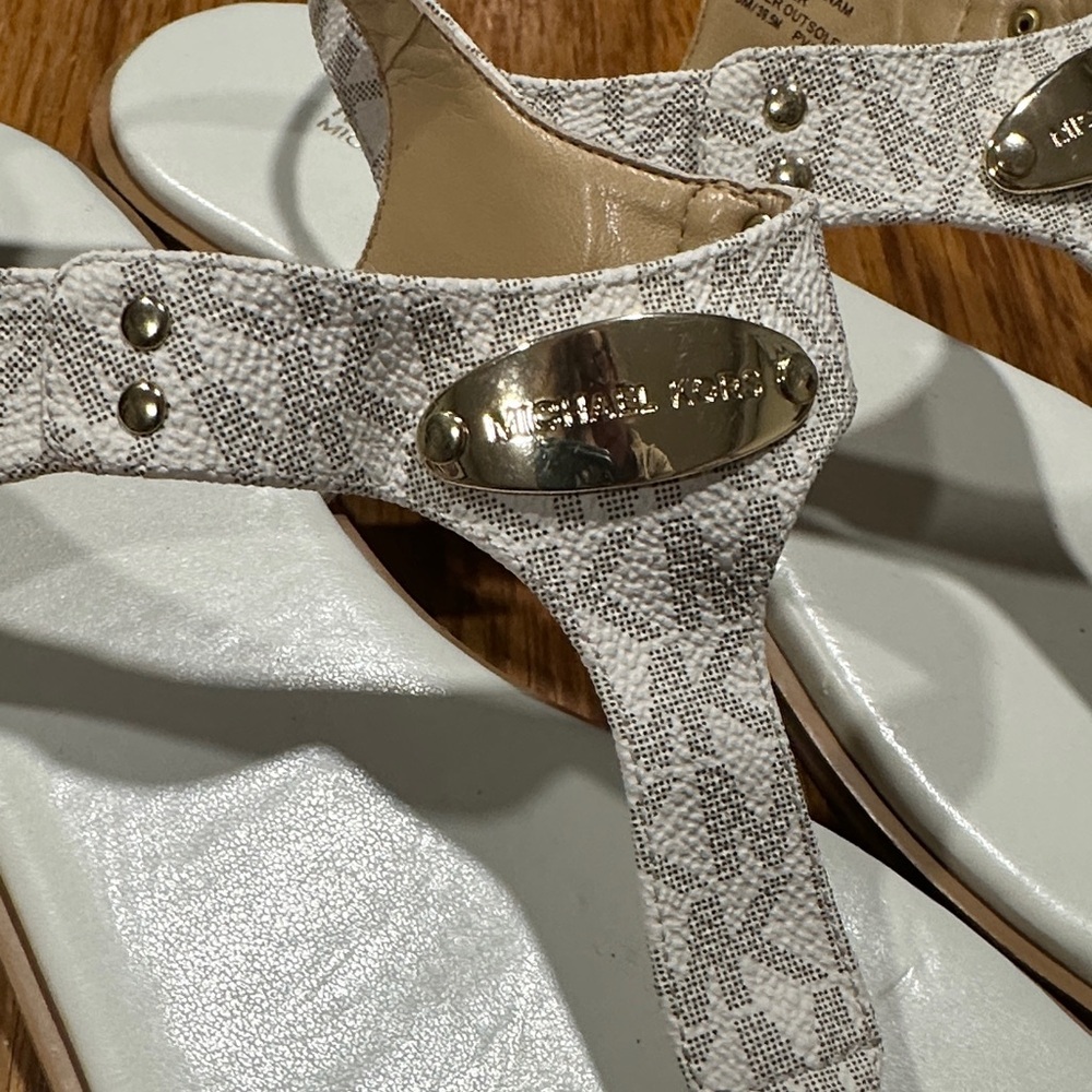 *MICHAEL KORS* Cream x Tan Logo Print MK Plate Sandals Size 9.5 - Picture 4 of 13